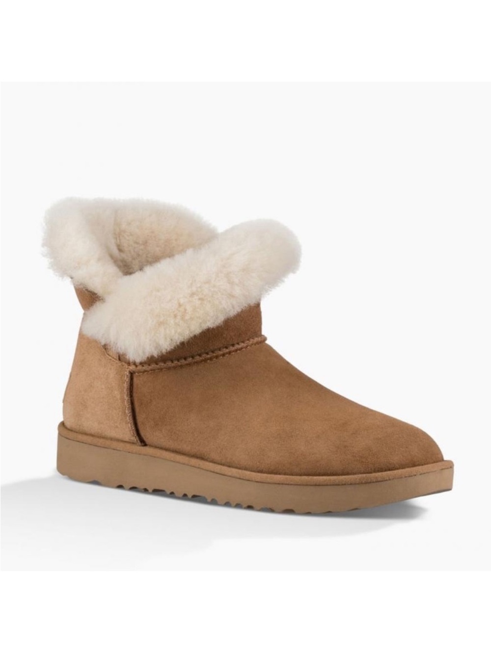 UGG Women's Classic Cuff Mini in Chestnut. Size 6.